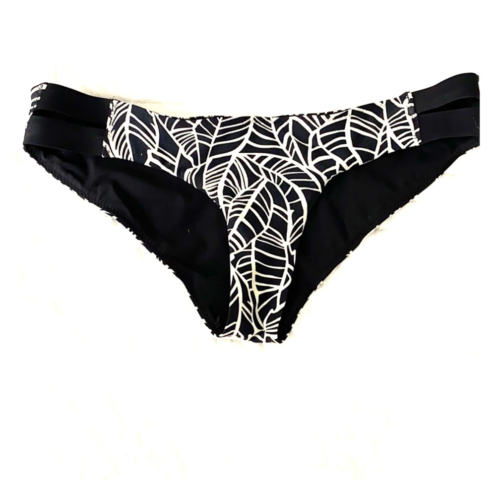 🍋 Lululemon sure shanti bottom size 6